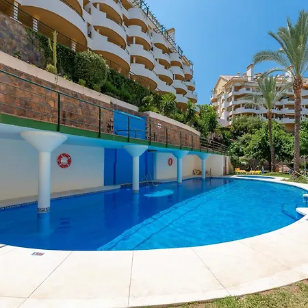 Elegant 2 Bdrm Penthouse With Sea Views And Pools Appartement *