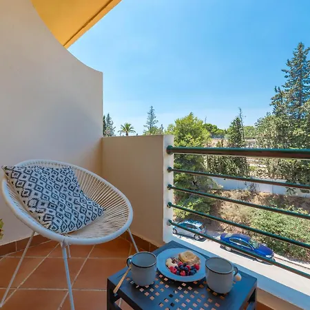 Elegant 2 Bdrm Penthouse With Sea Views And Pools Appartement *