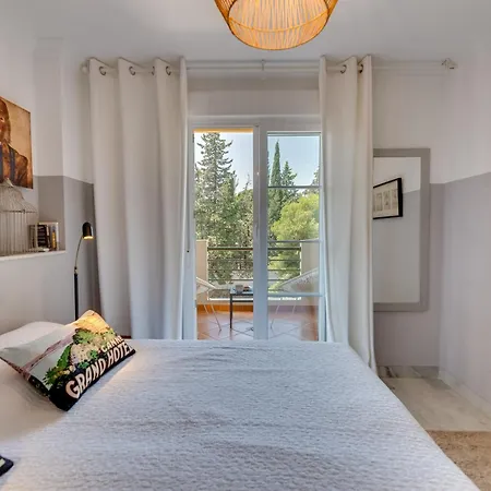 Elegant 2 Bdrm Penthouse With Sea Views And Pools Appartement