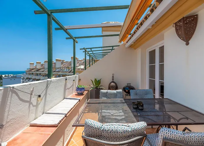 Elegant 2 Bdrm Penthouse With Sea Views And Pools